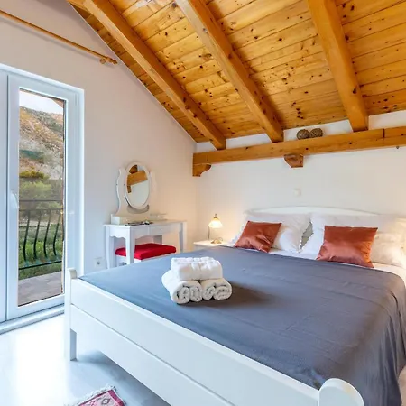 In Tatil Evi