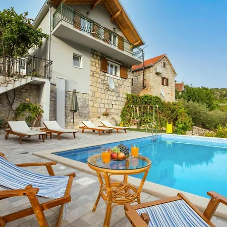 Awesome In With Jacuzzi * Svinisce