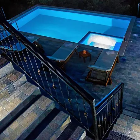 Awesome In With Jacuzzi